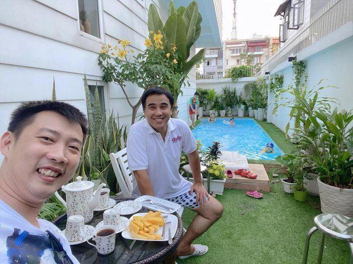 Ngắm căn nhà đầy hoa của nghệ sĩ Quyền Linh