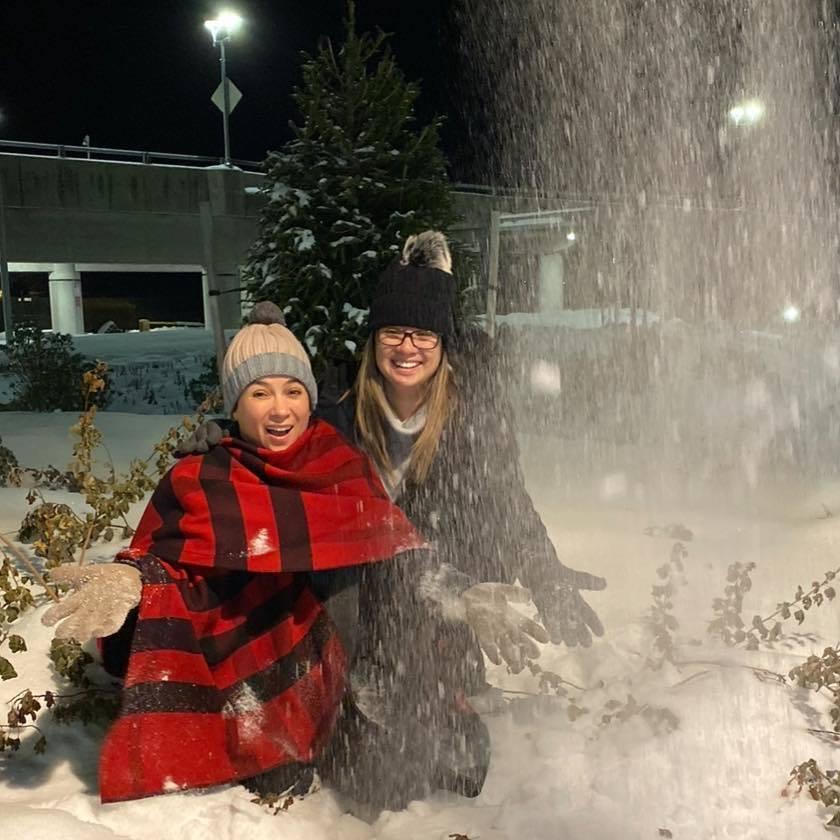 Con gái ôm di ảnh cố ca sĩ Phi Nhung, nở nụ cười rạng rỡ đi du lịch; Lương Mạnh Hải tung ảnh kỷ niệm bên Hà Tăng dịp sinh nhật