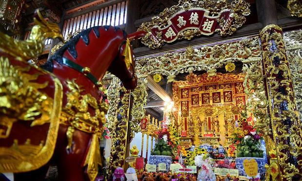Cận cảnh Nhà thờ Tổ sơn son thếp vàng của NS Hoài Linh