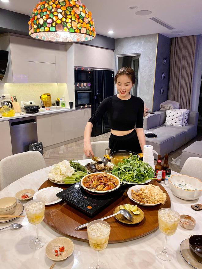 Căn hộ dát toàn đồ hiệu khoe đẳng cấp và độ giàu có của Hoa hậu Kỳ Duyên 