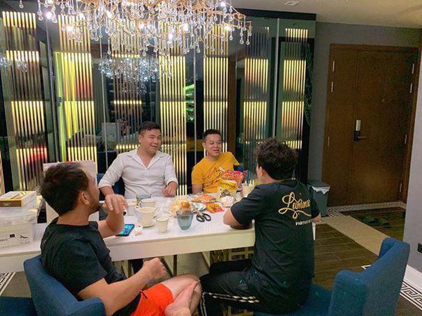 Ngắm căn hộ sang chảnh như khách sạn 5 sao của vợ chồng Trấn Thành - Hari Won