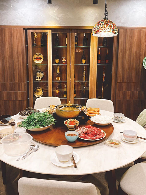 Căn hộ dát toàn đồ hiệu khoe đẳng cấp và độ giàu có của Hoa hậu Kỳ Duyên 