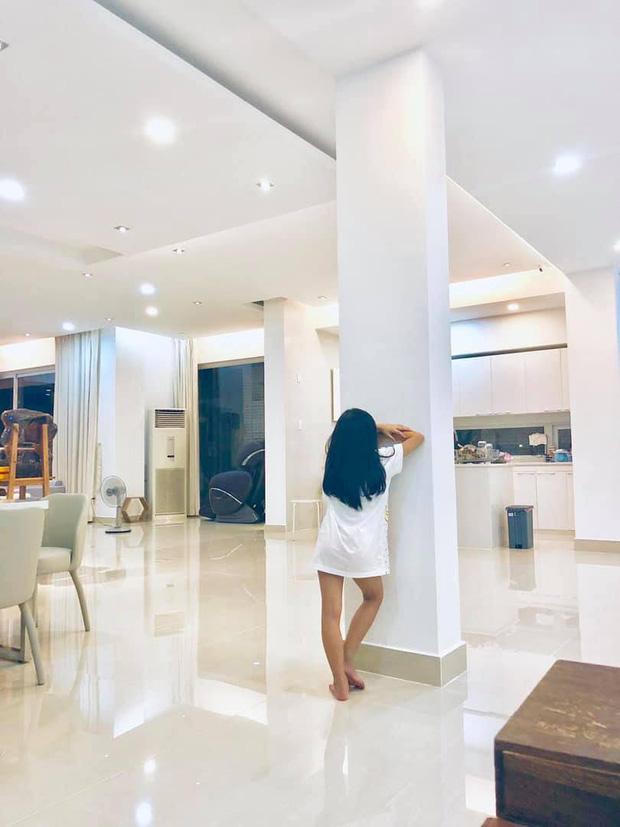 Bạch dinh 22 tỷ đồng của Thuỷ Tiên - Công Vinh trước khi bị phá bỏ 