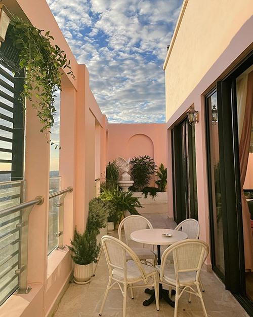 Ngắm penthouse độc đáo mang phong cách Hy Lạp của Quỳnh Anh Shyn