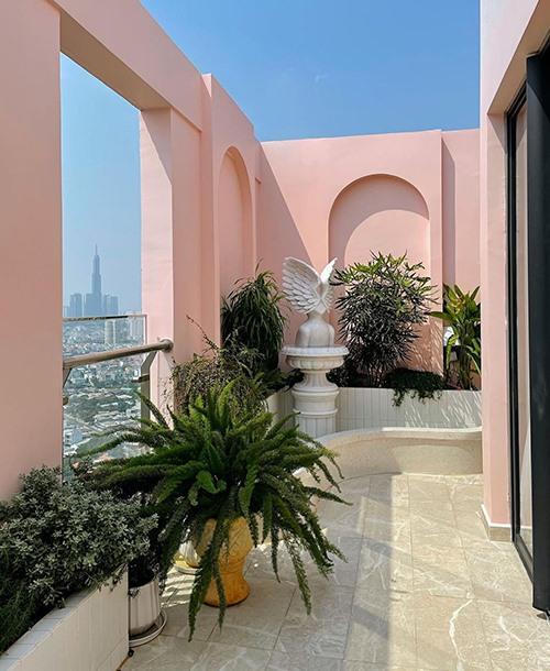 Ngắm penthouse độc đáo mang phong cách Hy Lạp của Quỳnh Anh Shyn