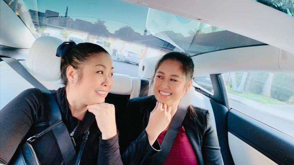 Hồng Vân lên tiếng đính chính các tin đồn về việc sang Mỹ; Á hậu Kim Duyên cải thiện kỹ năng nói tiếng Anh trước thềm dự thi Miss Universe 2021