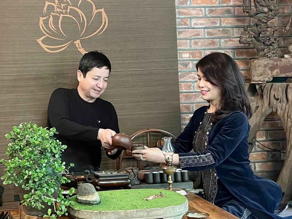 Chí Trung hạnh phúc bên bạn gái doanh nhân kém 18 tuổi