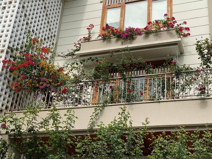 Biệt thự kín hoa của vợ chồng diễn viên Quý Bình