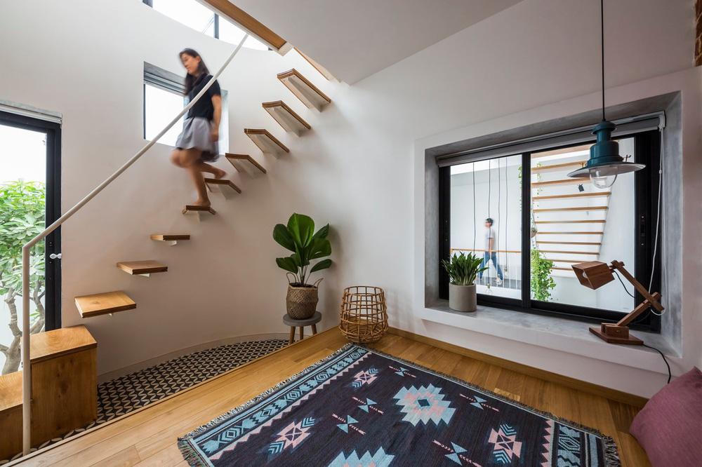 Kiến trúc "bổ đôi" biệt lập nhưng vẫn không thiếu sự gắn kết của căn biệt thự ở Sài Thành 