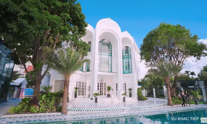 Biệt thự view sông Sài Gòn gần 2000 m2 của Vũ Khắc Tiệp