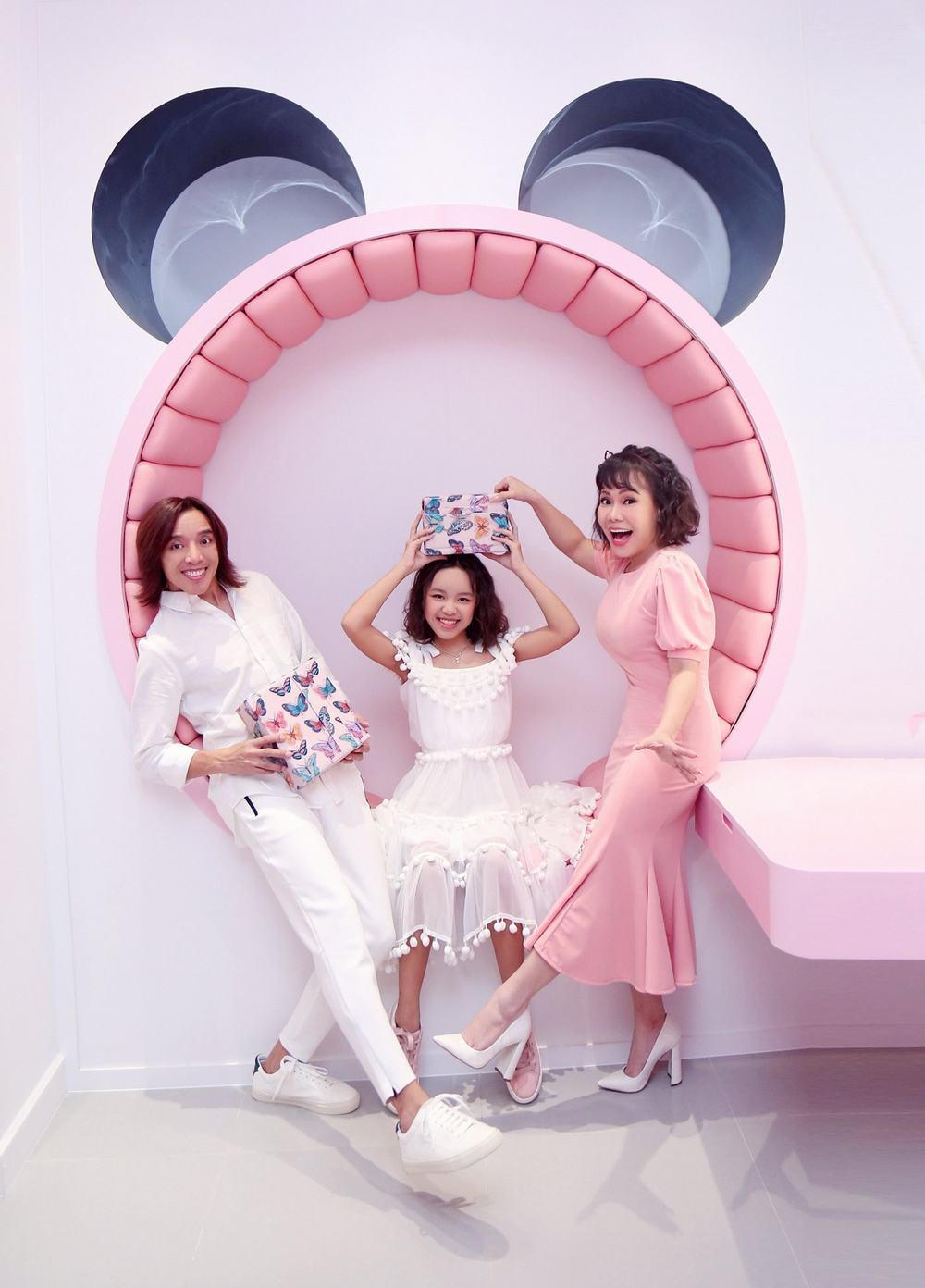 Vợ chồng Việt Hương mừng sinh nhật đầu tiên của con gái ở Việt Nam