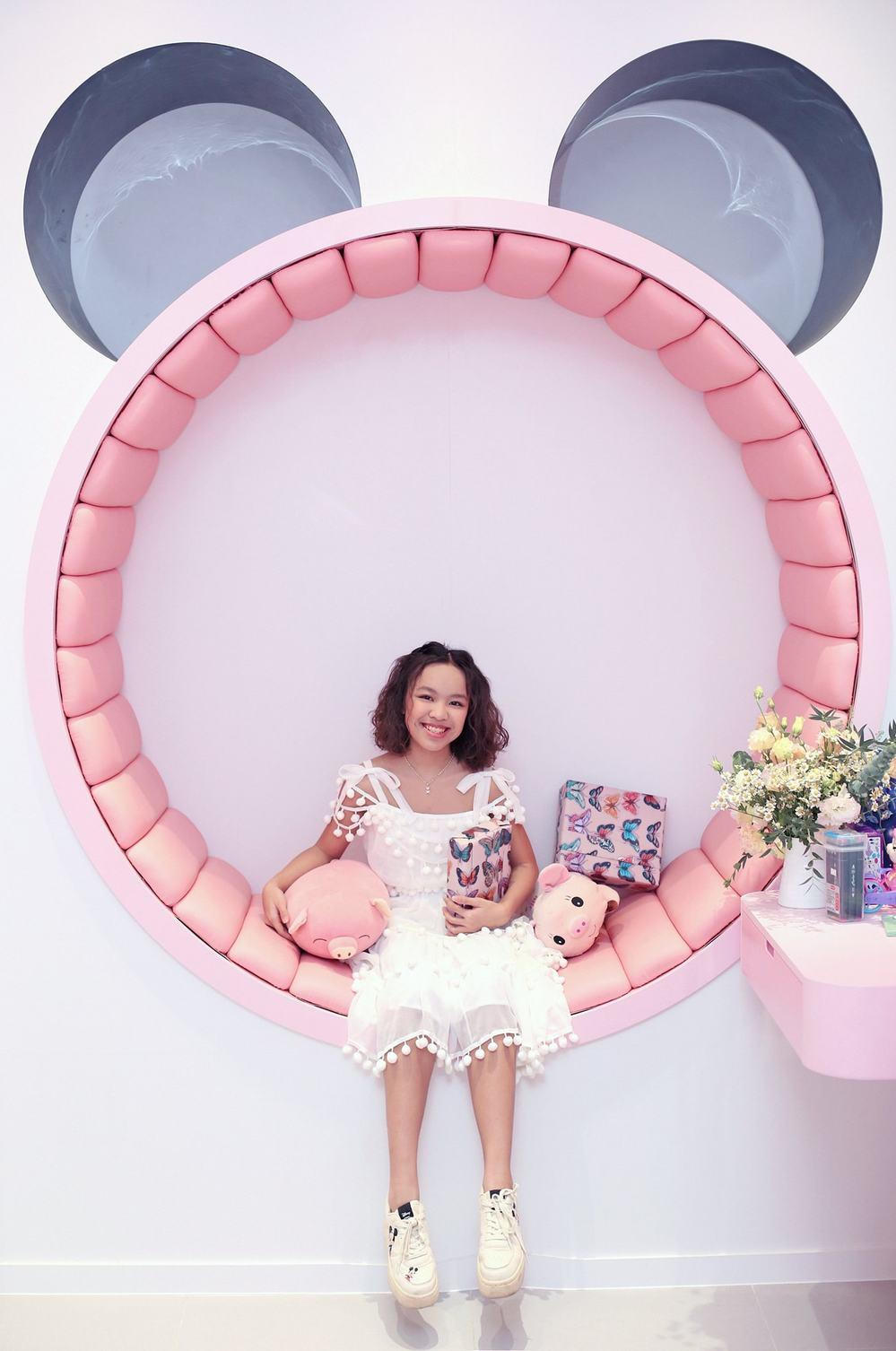 Vợ chồng Việt Hương mừng sinh nhật đầu tiên của con gái ở Việt Nam