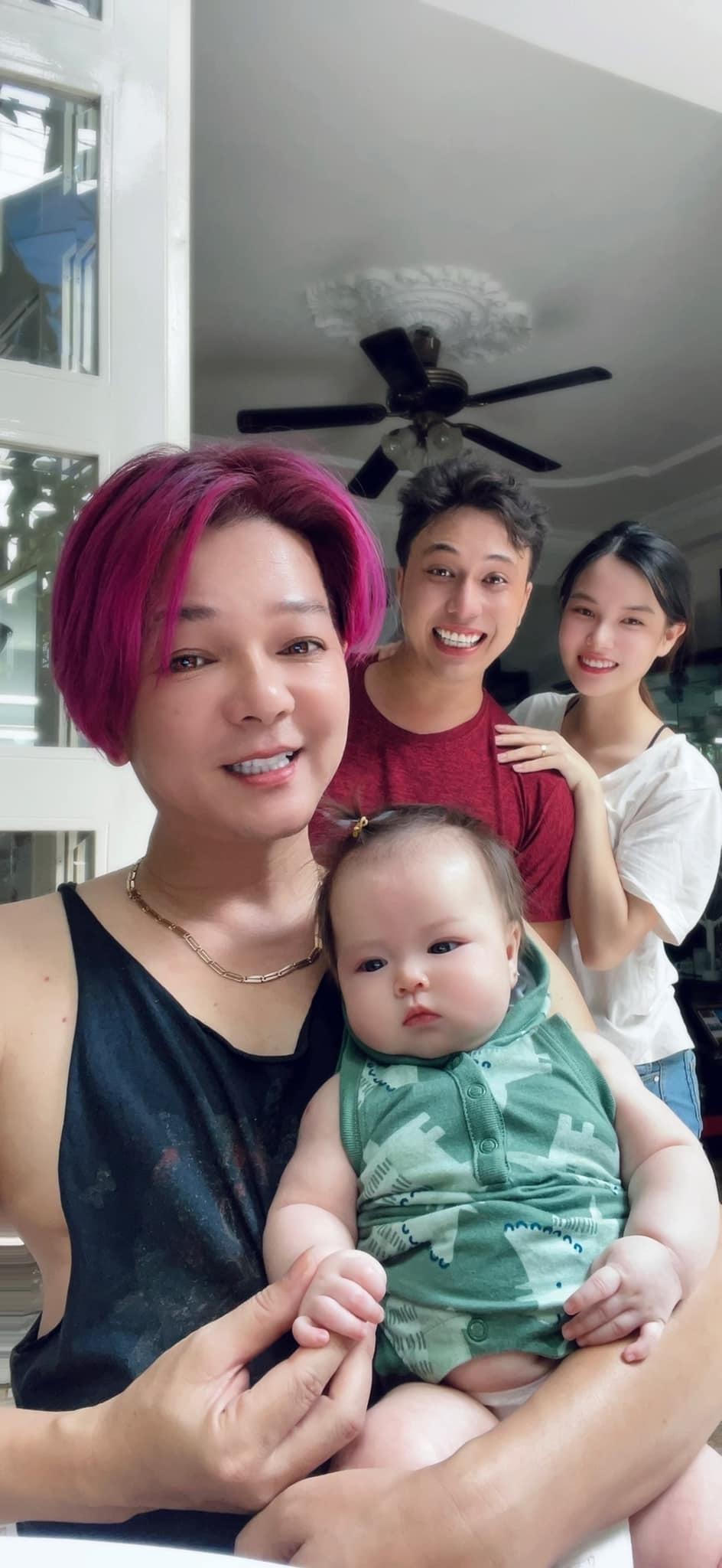 Hôn nhân 30 năm không con, ca sĩ Vũ Hà hạnh phúc khi lên chức ông nội