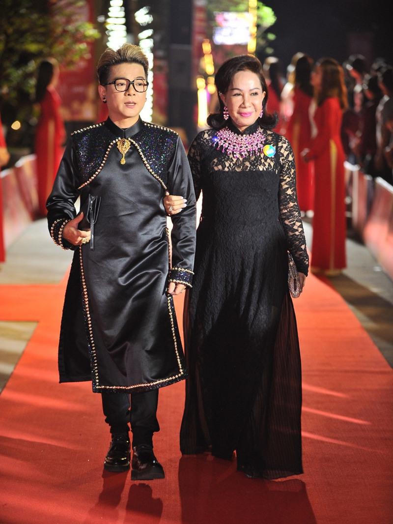 Hôn nhân 30 năm không con, ca sĩ Vũ Hà hạnh phúc khi lên chức ông nội