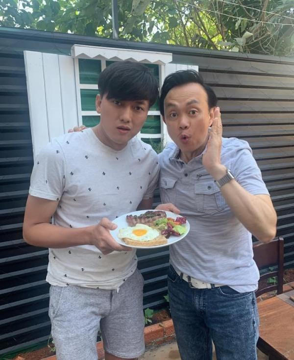 Quách Ngọc Tuyên chia sẻ khung ảnh xúc động bên cố NS Chí Tài