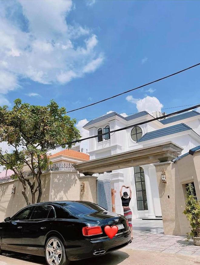 Toàn cảnh biệt thự mới của Lệ Quyên, hơn 3 tỷ chỉ đủ xây cái cổng nhà