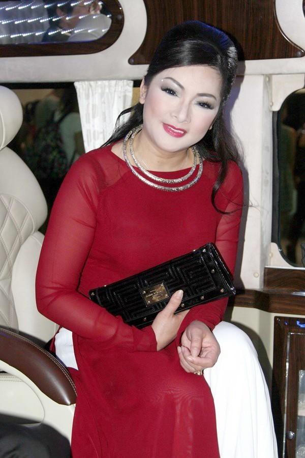 Nhan sắc mặn mà ở tuổi 50 của giọng ca Người Tình Mùa Đông 