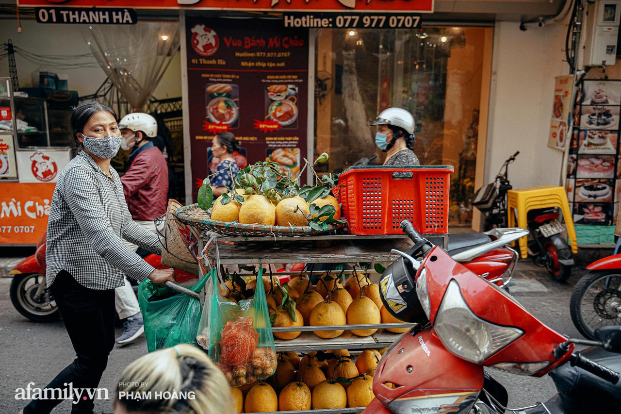 Ngôi chợ lâu đời nhất phố cổ được giới nhà giàu chuộng mua vì toàn đồ chất lượng tươi ngon