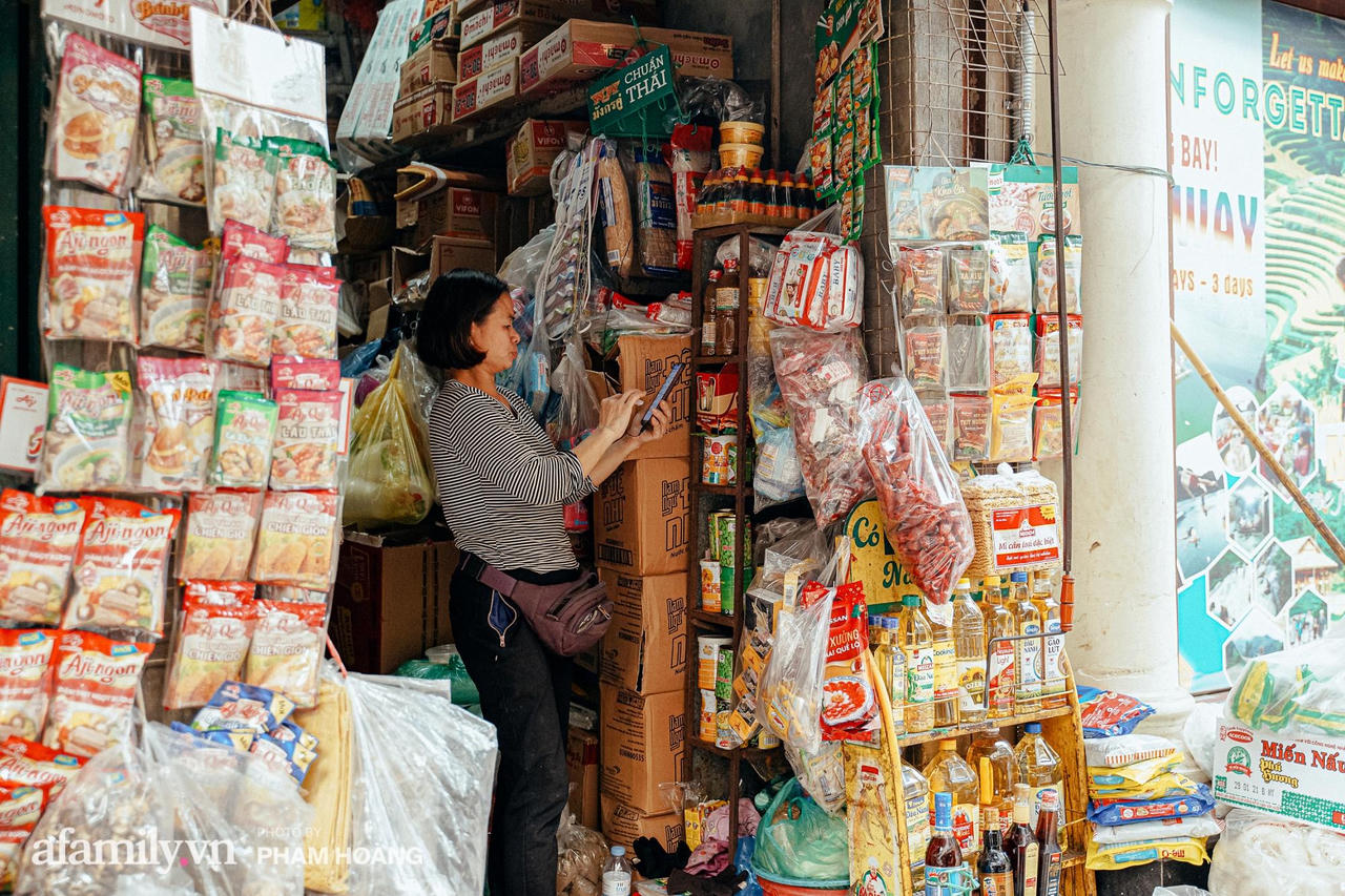 Ngôi chợ lâu đời nhất phố cổ được giới nhà giàu chuộng mua vì toàn đồ chất lượng tươi ngon