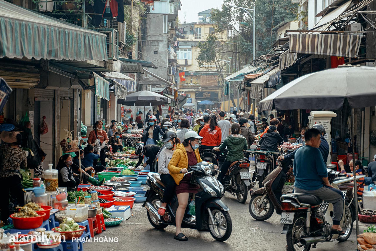 Ngôi chợ lâu đời nhất phố cổ được giới nhà giàu chuộng mua vì toàn đồ chất lượng tươi ngon
