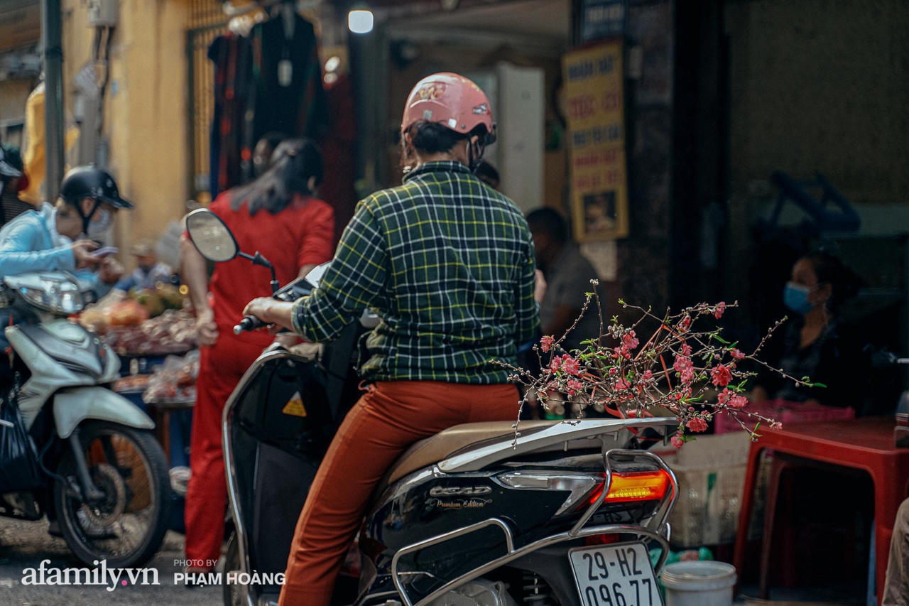 Ngôi chợ lâu đời nhất phố cổ được giới nhà giàu chuộng mua vì toàn đồ chất lượng tươi ngon