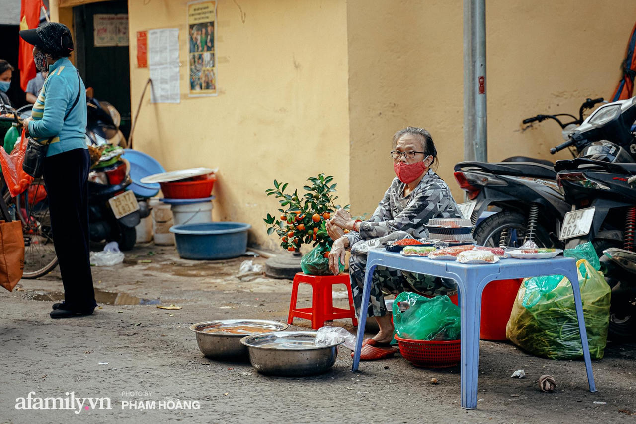 Ngôi chợ lâu đời nhất phố cổ được giới nhà giàu chuộng mua vì toàn đồ chất lượng tươi ngon