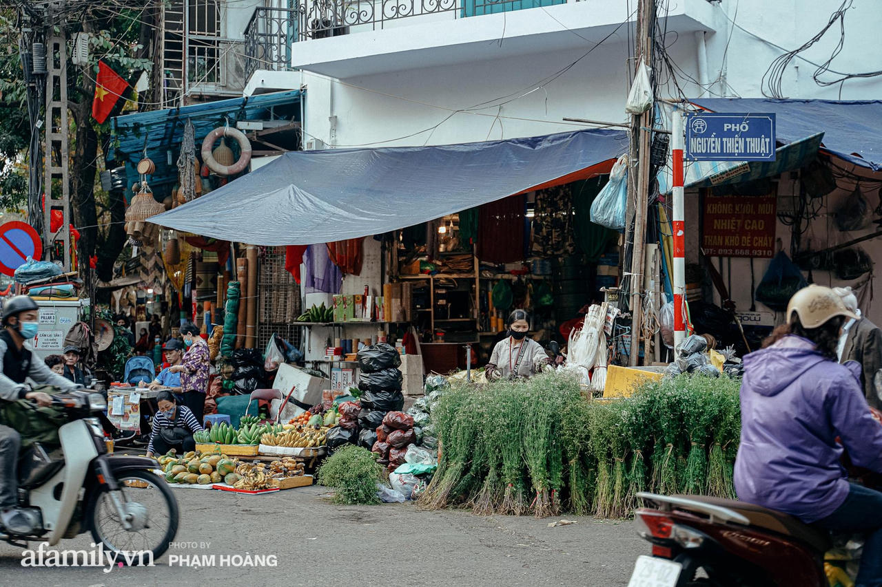 Ngôi chợ lâu đời nhất phố cổ được giới nhà giàu chuộng mua vì toàn đồ chất lượng tươi ngon
