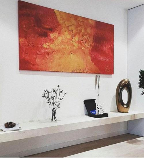 Căn hộ tự thiết kế với nội thất tối giản trắng xám của siêu mẫu Thanh Hằng