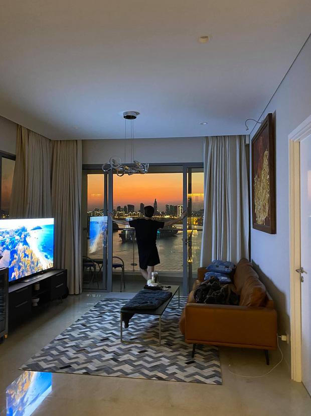 Căn hộ của ca sĩ Lê Hiếu sang chảnh như khách sạn năm sao