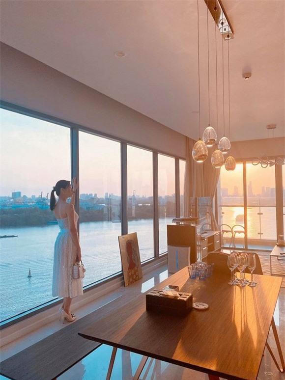 Căn hộ của ca sĩ Lê Hiếu sang chảnh như khách sạn năm sao