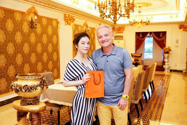 Biệt thự nguy nga như cung điện của Lý Nhã Kỳ