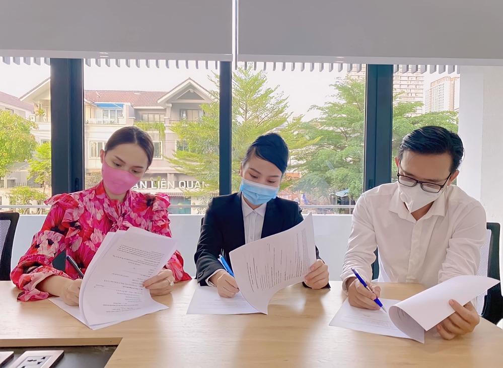 Vy Oanh lên tiếng về việc bị tố mượn biệt thự người khác "sống ảo", Ngọc Trinh làm rõ ồn ào dùng gương fake