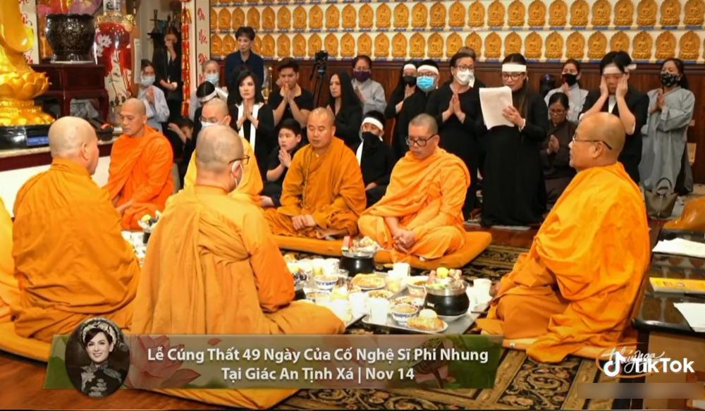 Con gái Phi Nhung xúc động gửi lời nhắn cho mẹ trong lễ 49 ngày