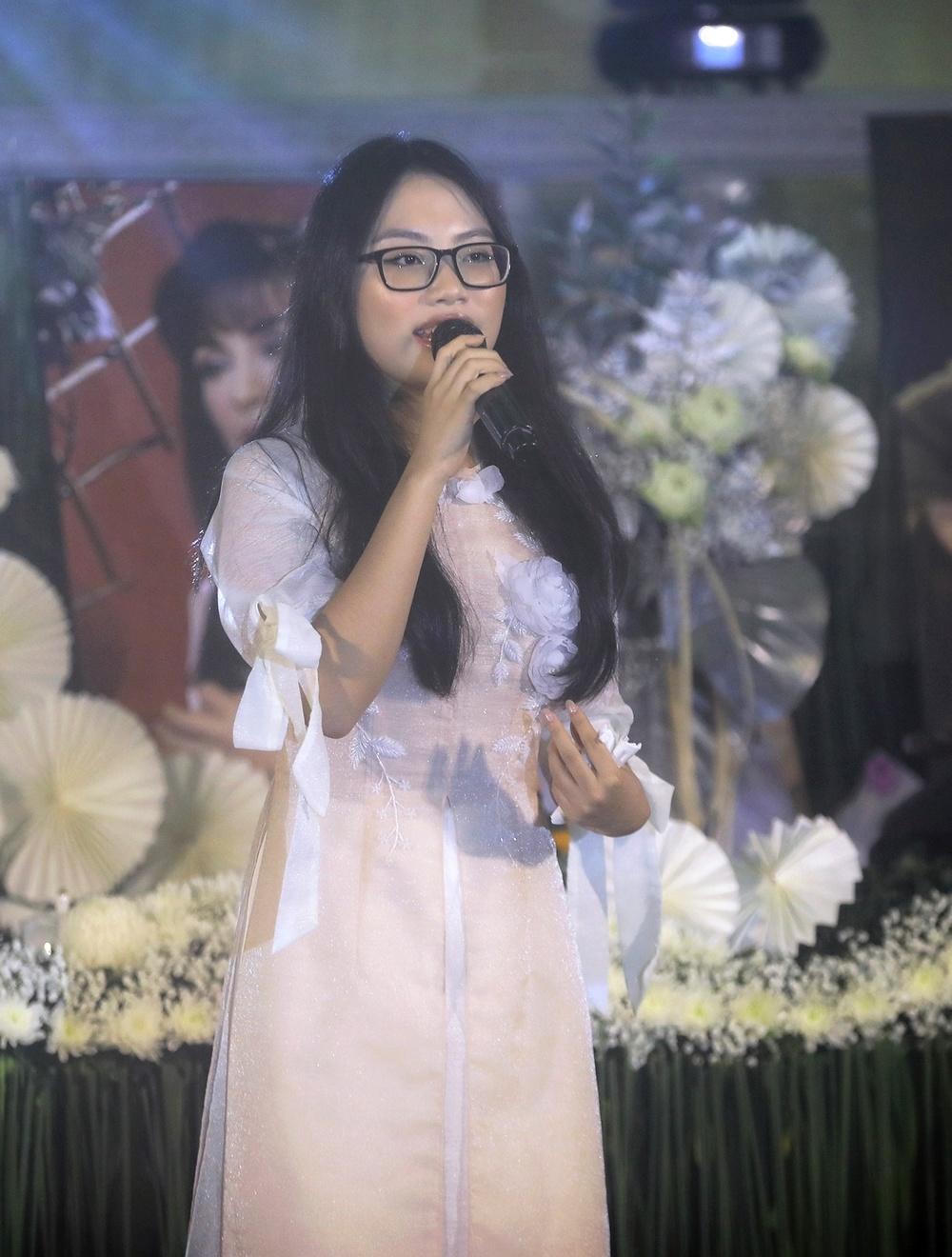 Khả Ngân thông báo về chuyện "đang yêu" Thanh Sơn, nhiều sao Việt đến viếng 49 ngày cố ca sĩ Phi Nhung