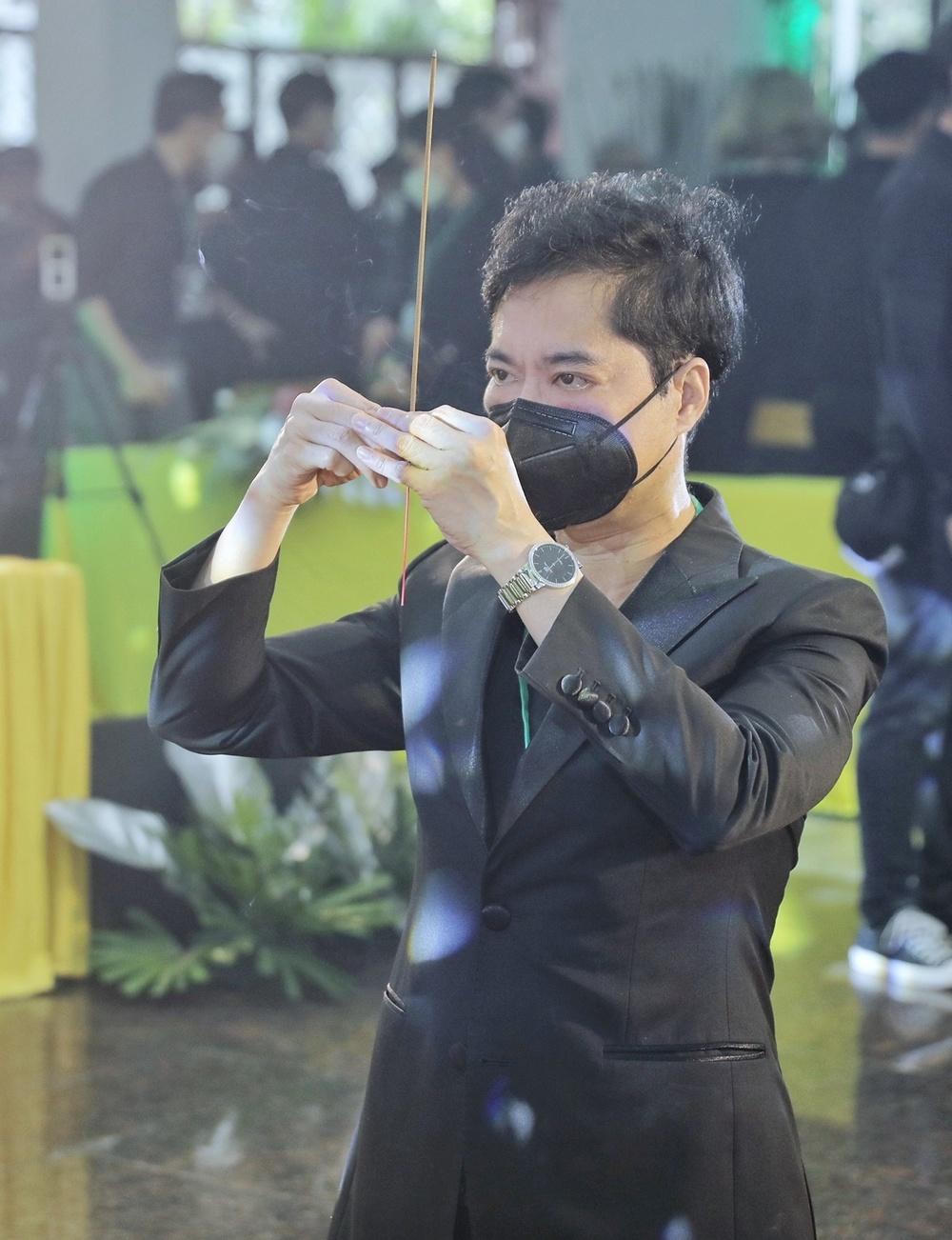 Khả Ngân thông báo về chuyện "đang yêu" Thanh Sơn, nhiều sao Việt đến viếng 49 ngày cố ca sĩ Phi Nhung