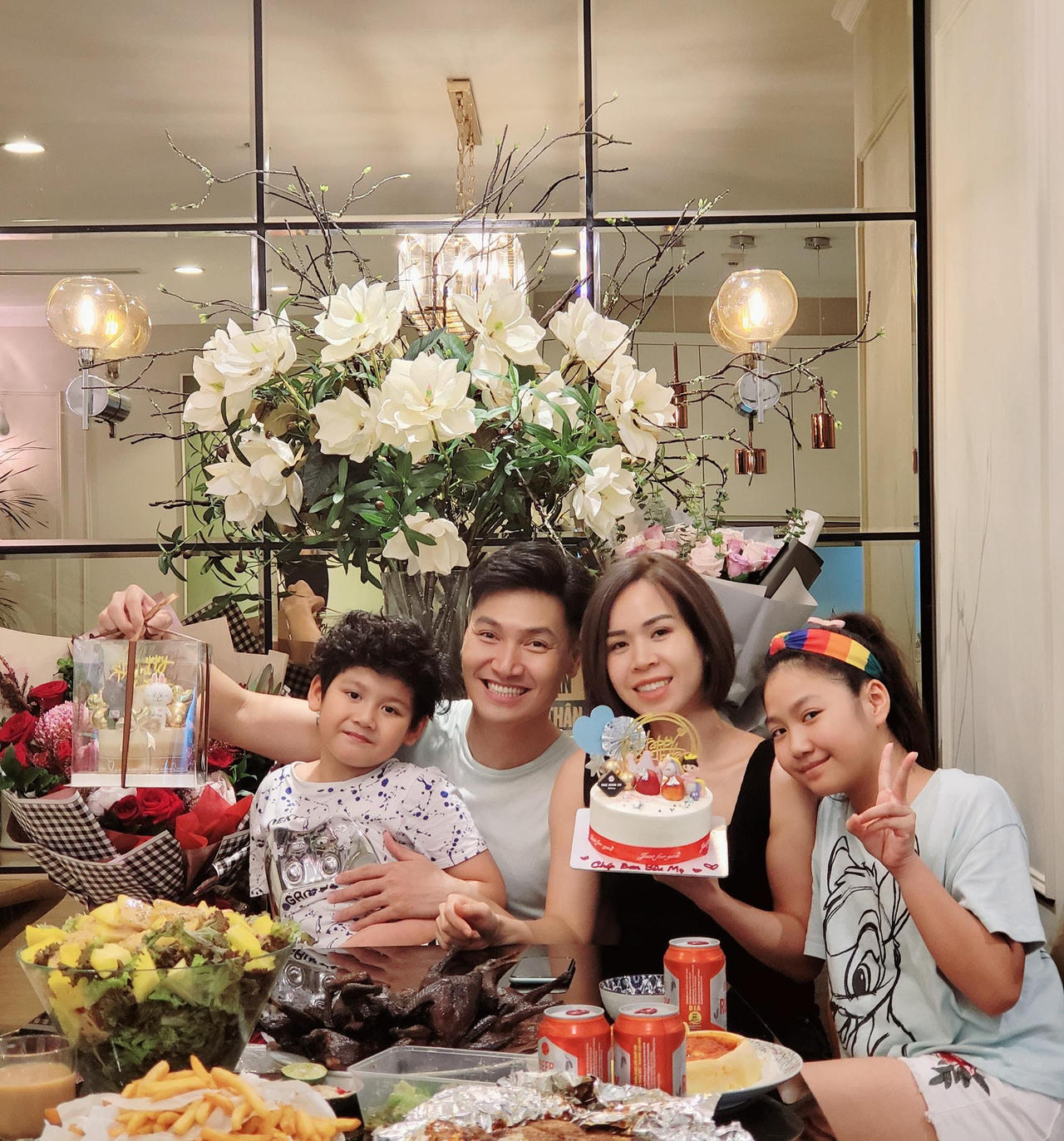 Ngắm căn hộ đẹp long lanh của "nam thần" Mạnh Trường