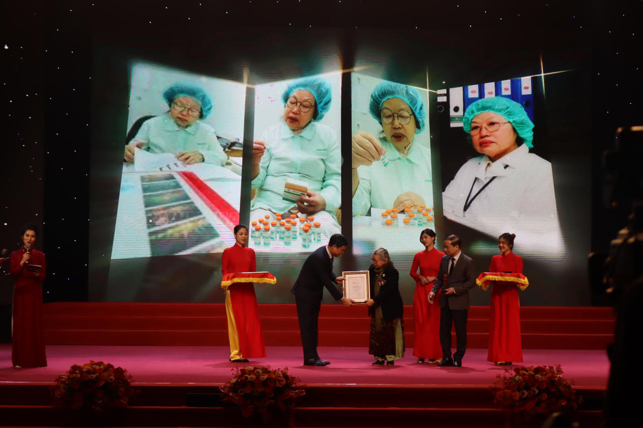 Chương trình Vinh quang Việt Nam 2021: Tôn vinh những điển hình tiên tiến 