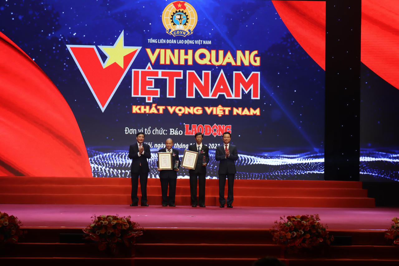 Chương trình Vinh quang Việt Nam 2021: Tôn vinh những điển hình tiên tiến 