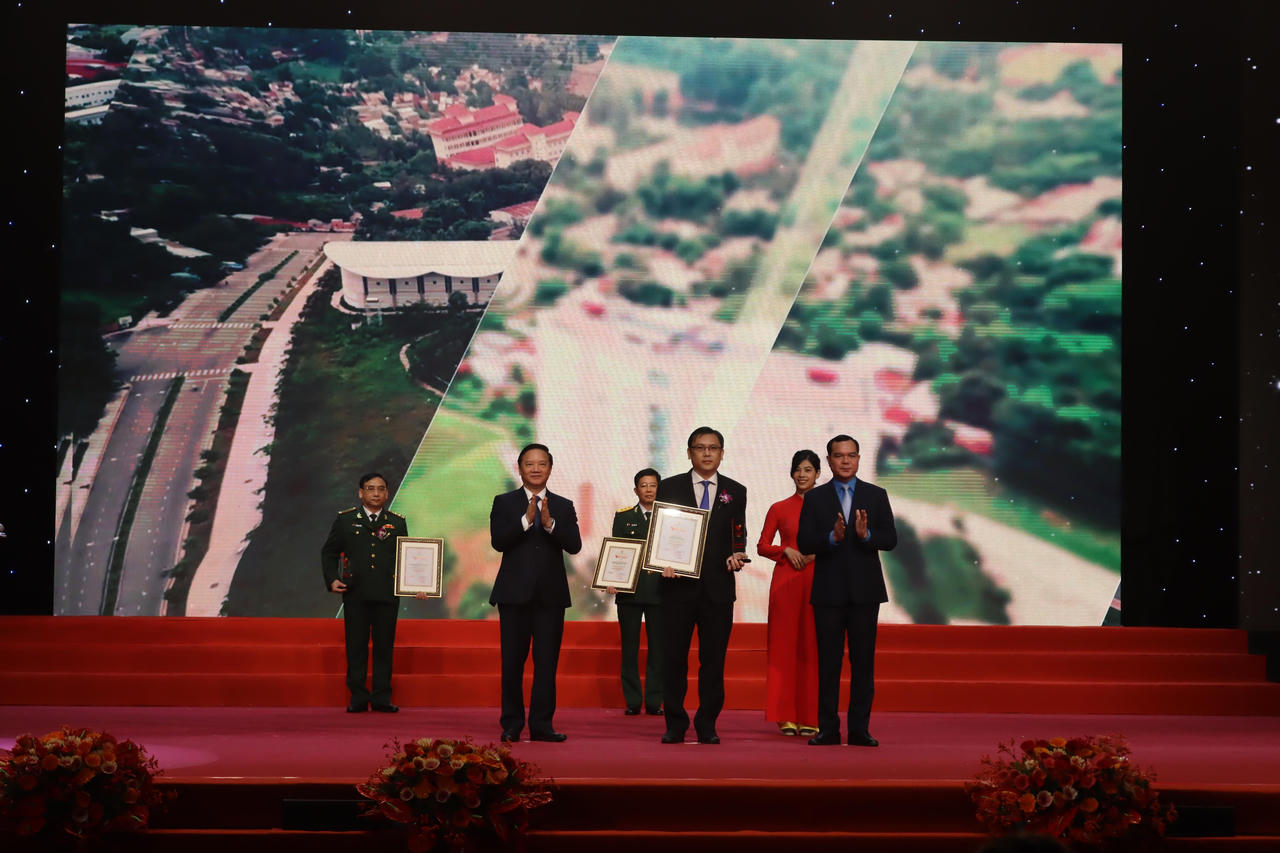 Chương trình Vinh quang Việt Nam 2021: Tôn vinh những điển hình tiên tiến 