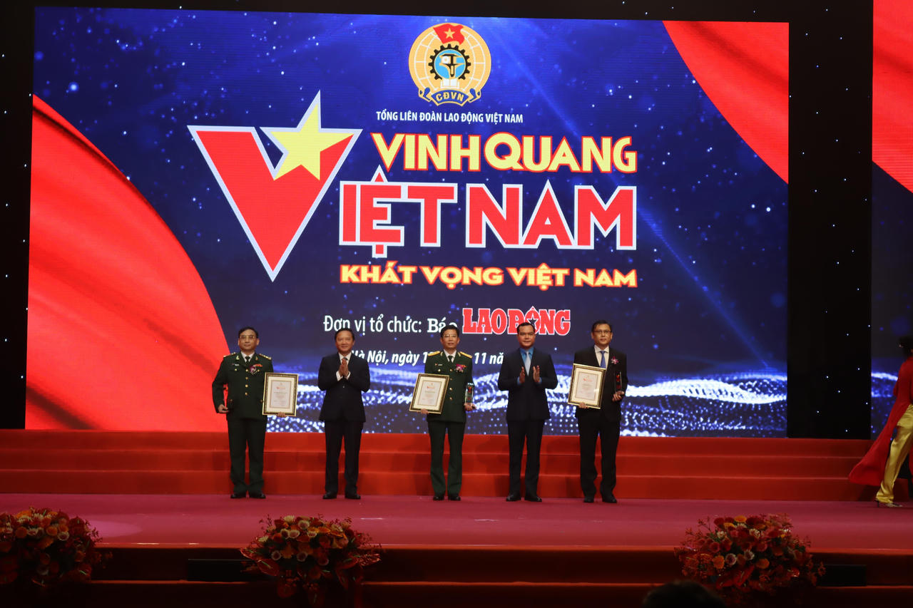 Chương trình Vinh quang Việt Nam 2021: Tôn vinh những điển hình tiên tiến 