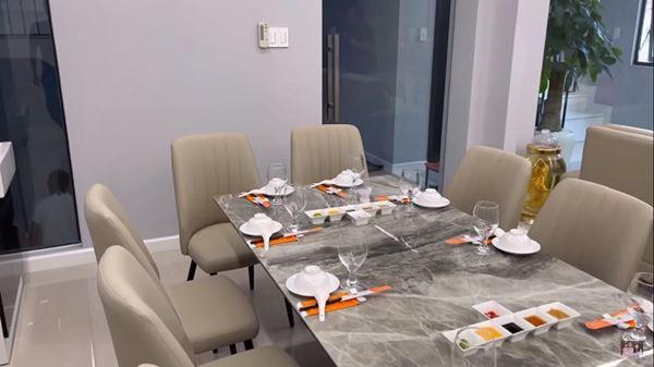 Biệt thự bạc tỷ có thang máy của Việt Hương tại TP HCM