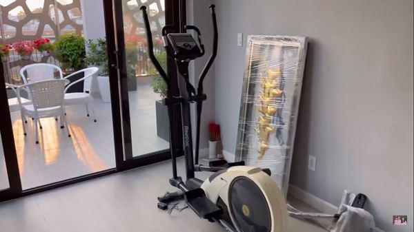 Biệt thự bạc tỷ có thang máy của Việt Hương tại TP HCM