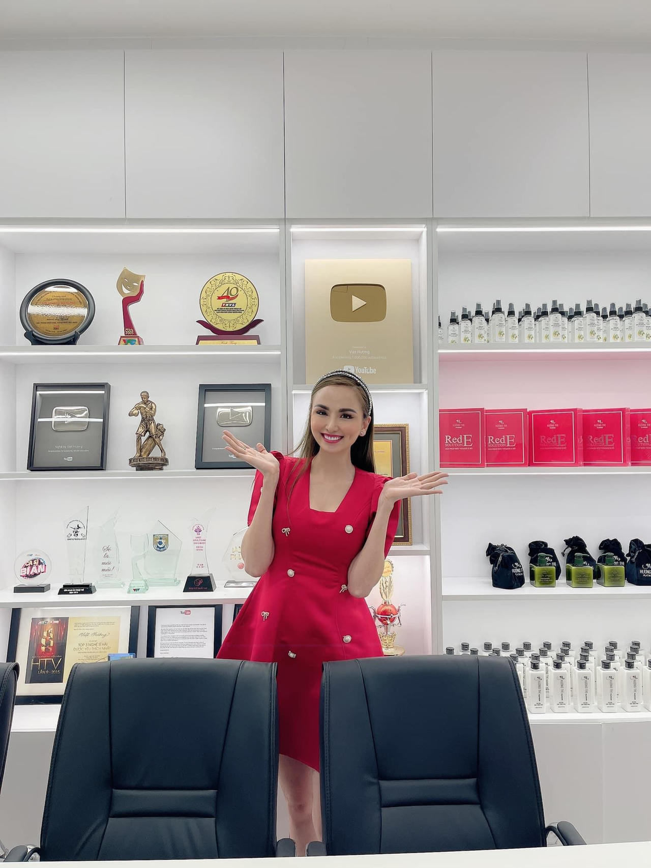 Biệt thự bạc tỷ có thang máy của Việt Hương tại TP HCM