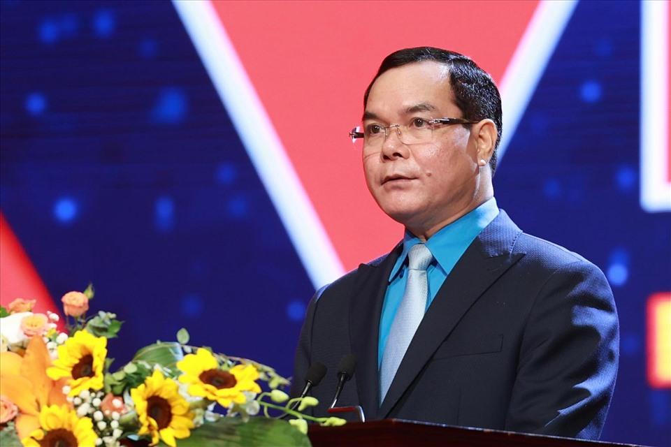 Chương trình Vinh quang Việt Nam 2021: Tôn vinh những điển hình tiên tiến 
