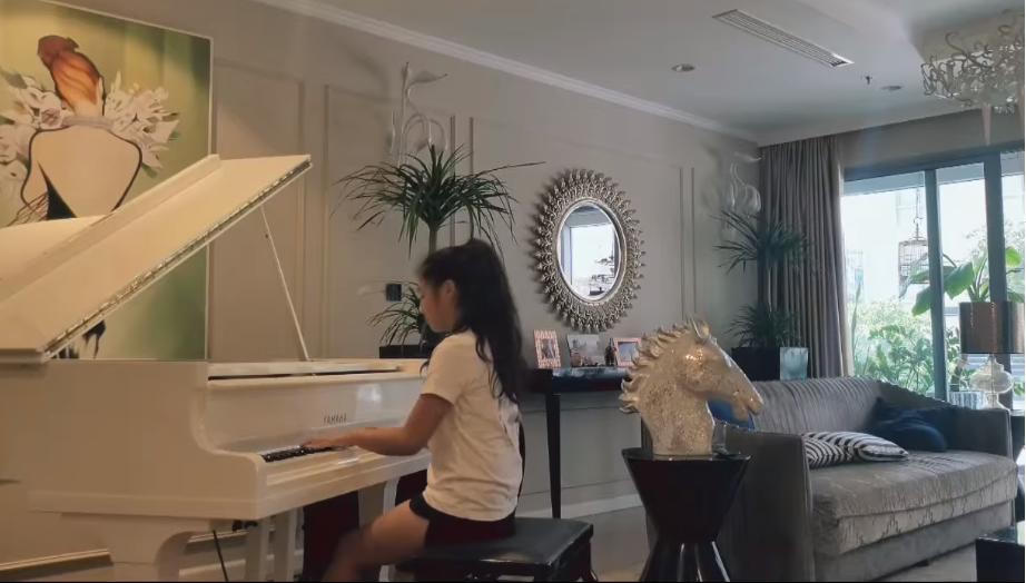 Ngắm căn hộ đẹp long lanh của "nam thần" Mạnh Trường