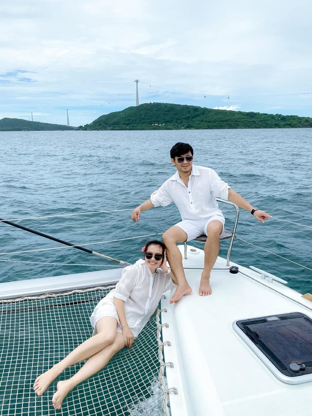 Cuộc sống viên mãn của diễn viên Quý Bình cùng bà xã đại gia