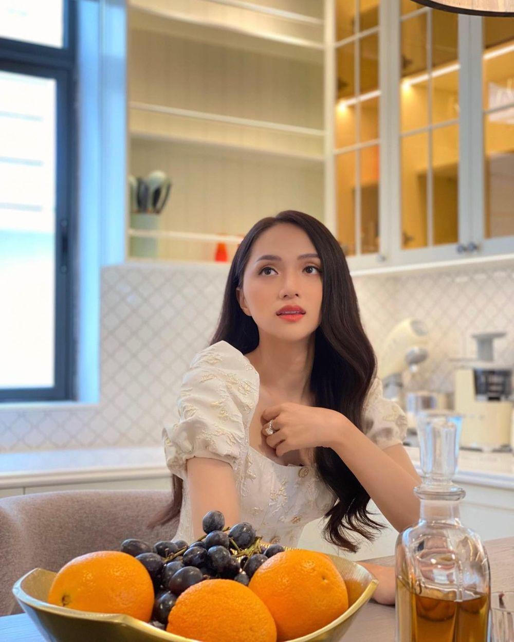 Thăm biệt thự triệu đô của Hoa hậu chuyển giới quốc tế Hương Giang