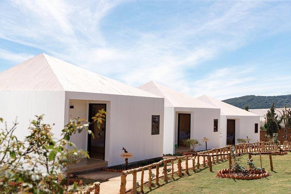 Sao Việt "đua" nhau sắm nhà đất tại Đà Lạt