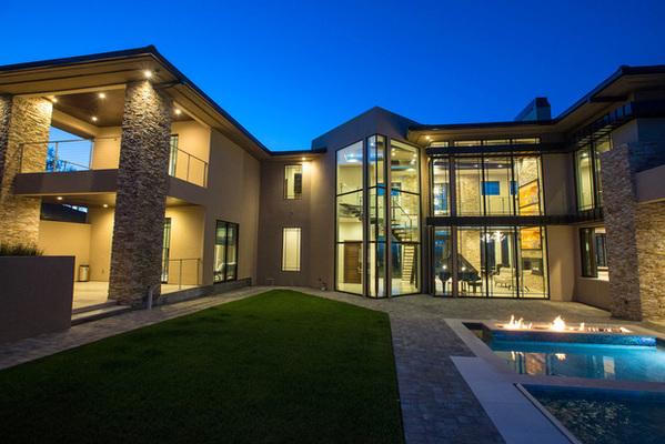 Cận cảnh cơ ngơi 4.000m2 của Đan Trường ở đất Mỹ