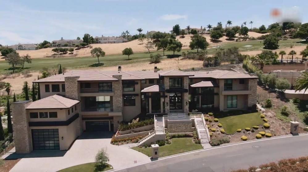 Cận cảnh cơ ngơi 4.000m2 của Đan Trường ở đất Mỹ